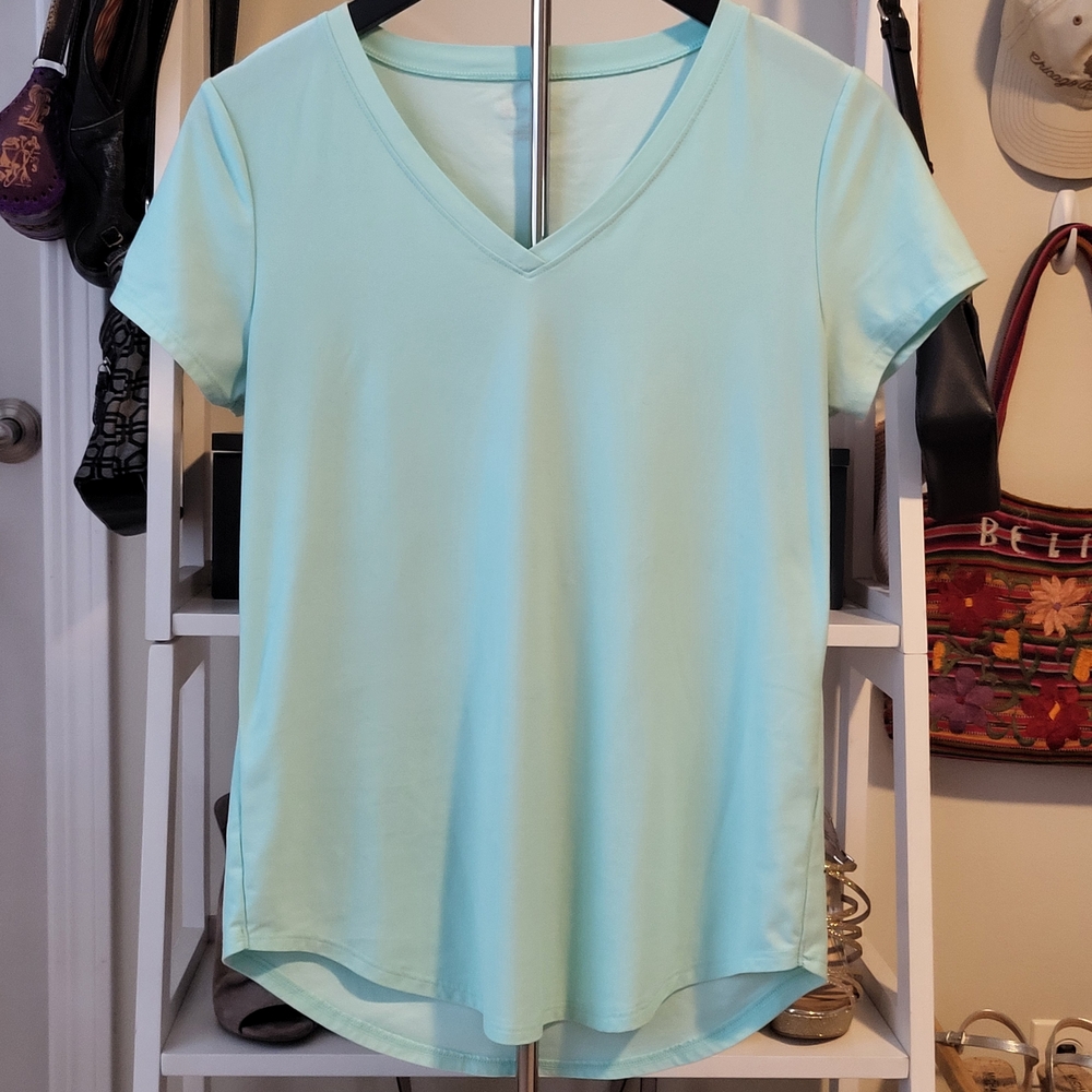 No Boundaries Aqua V-Neck Short Sleeve Top